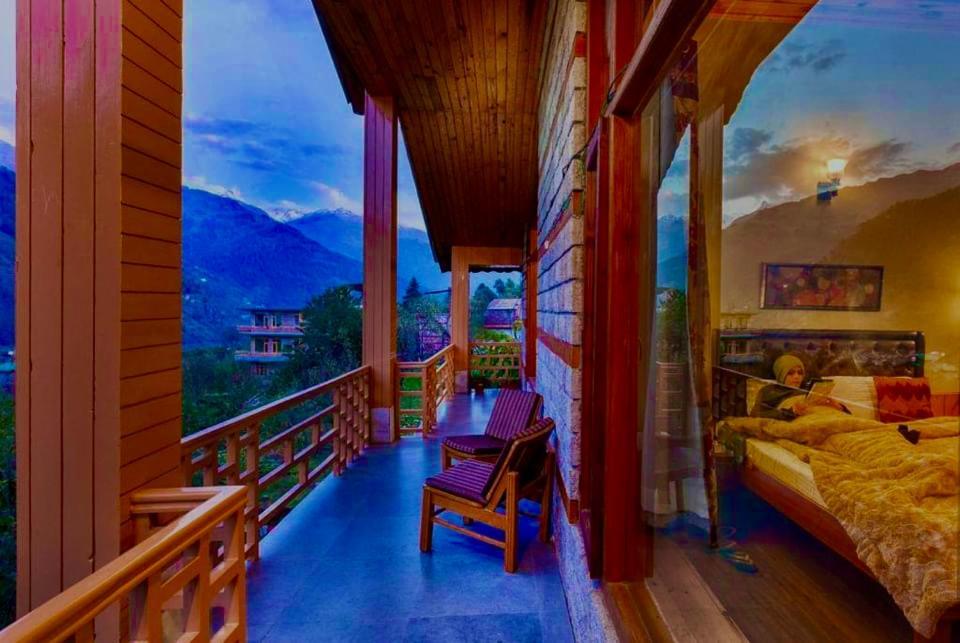 The Manu Emerald # Farmhouse # Top Selling Cottage In Manali # Peaceful Heritage Cozy Stay # Lawn With Bonfire # Most Awarded Εξωτερικό φωτογραφία